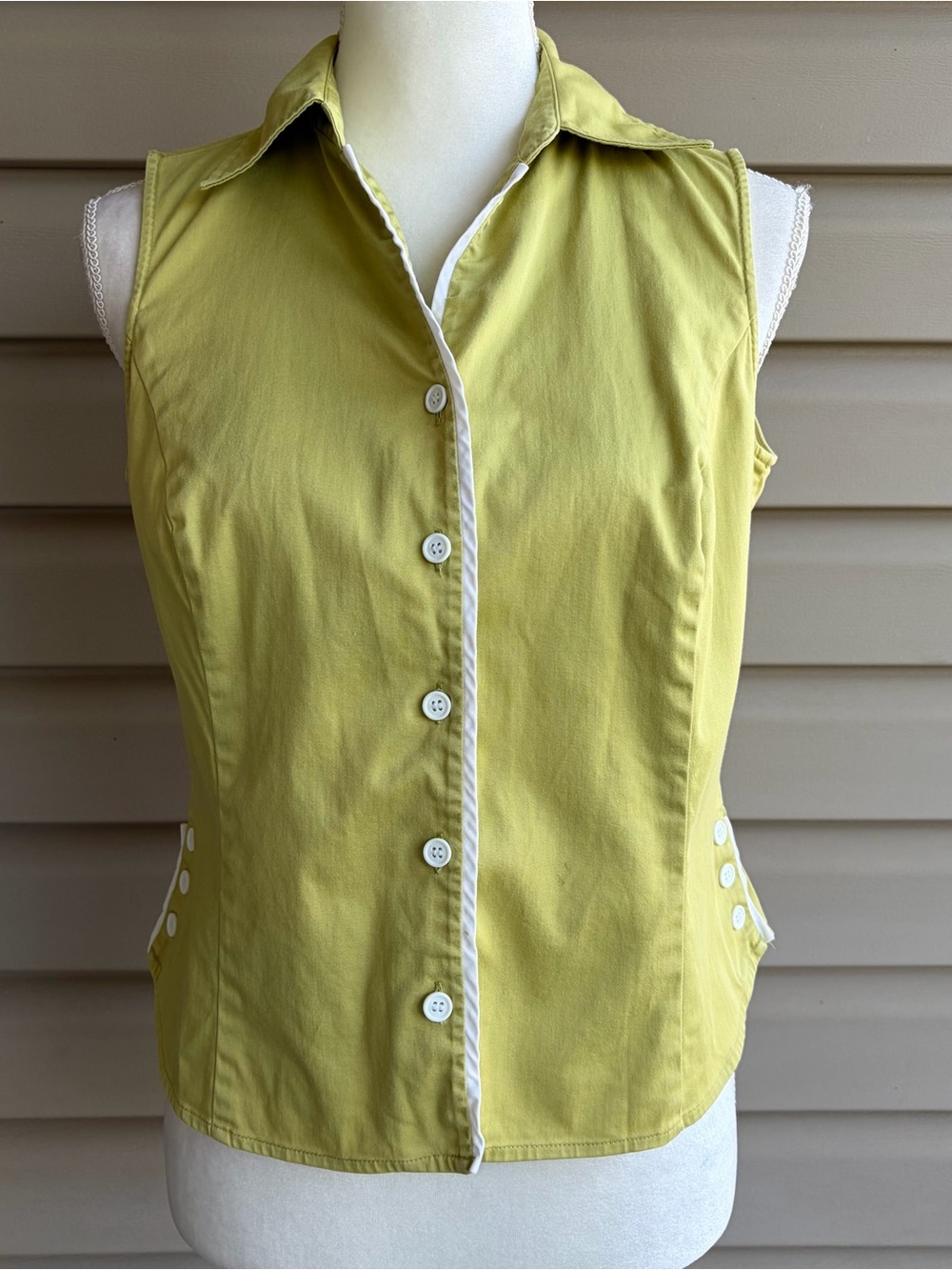 •Island Republic• Light Olive Green Sleeveless Button Front Top - Size 6